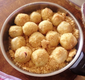 Zwetschgenknödel (nach Oma Hering)